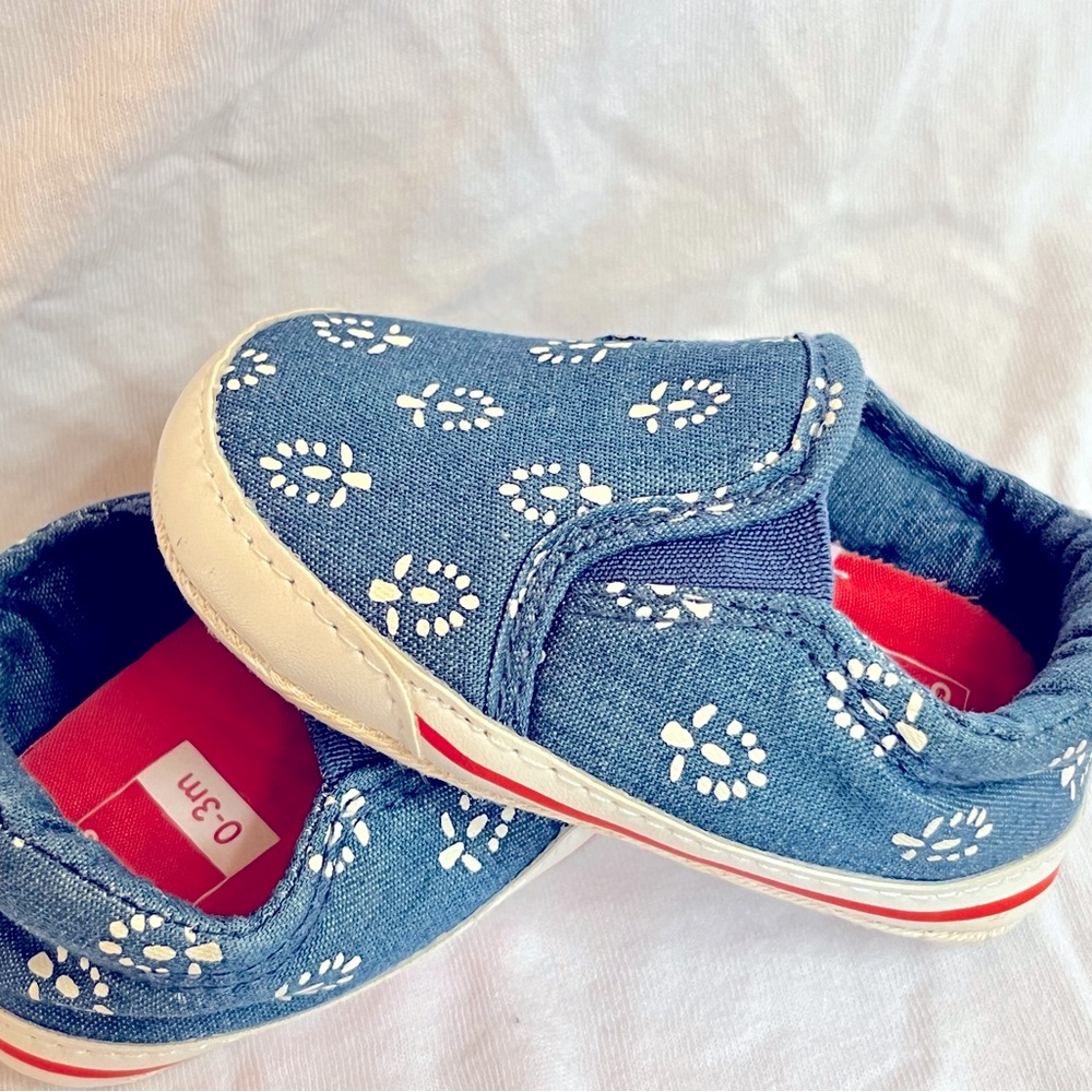 0-3 months baby girls slip on shoes great condition.